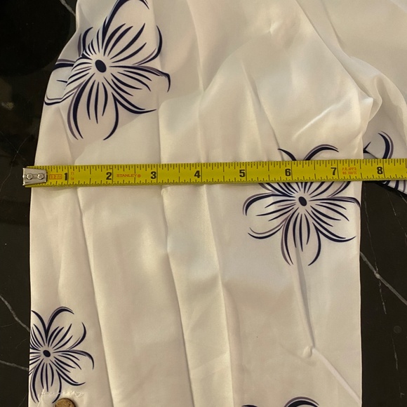 Breezy Blouse With Stand Up Collar - Picture 5 of 8